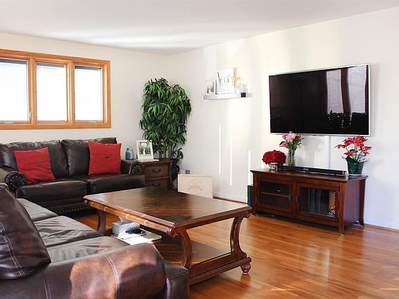 2nd image of 3126 Hanna Ave