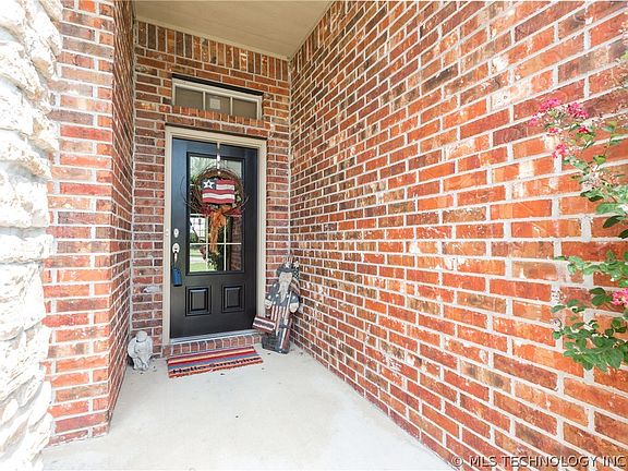 2nd image of 14955 Courtney Ln