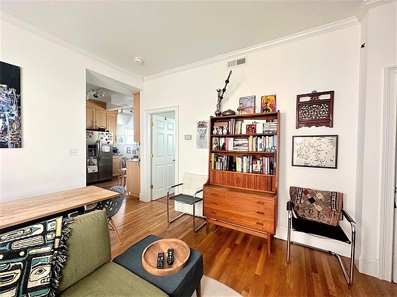 5th image of 20-22 Concord Ave #1