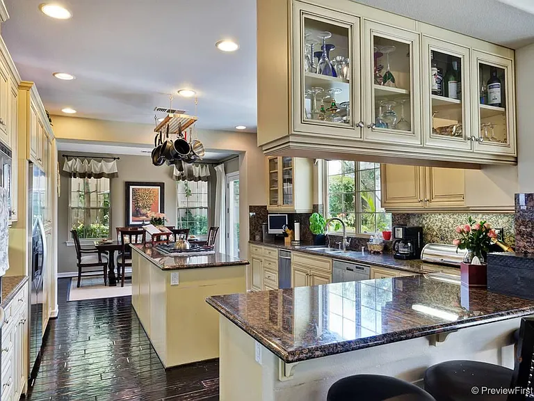 858 Genoa Way — Photo 4