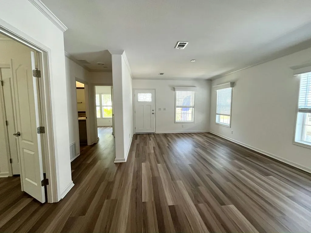 2 bed, 2.0 bath, 1456 sqft, $1,639 — Photo 3