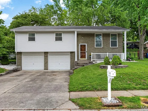 2904 Headland Dr, Saint Charles, MO 63301