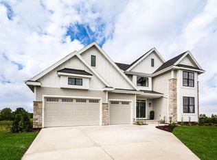 905 Roger Ct, Waunakee, WI 53597