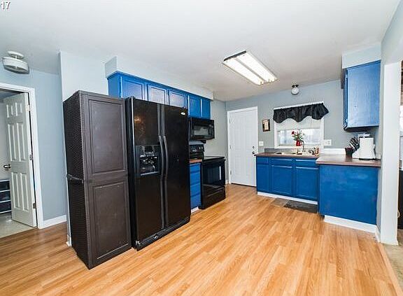 3rd image of 12104 NE 189th St