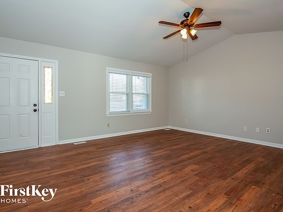 3rd image of 2449 Amity Ave