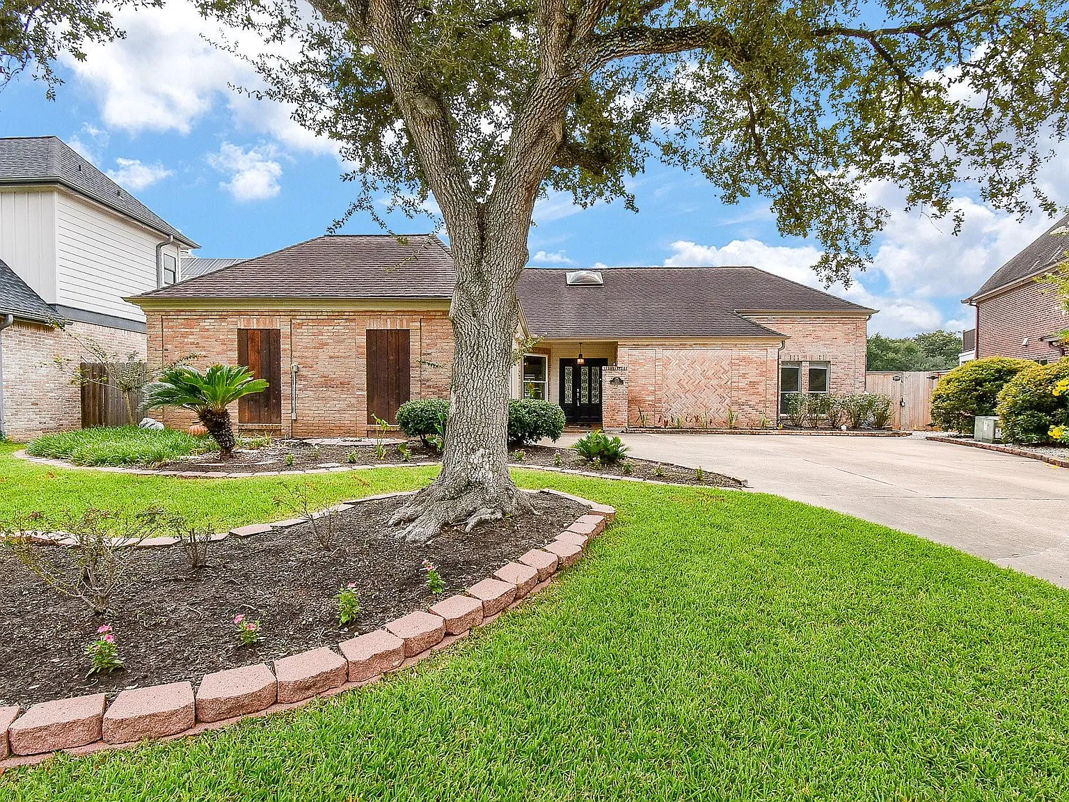 3 bed, 2.5 bath, 2480 sqft, $3,400 — Photo 3