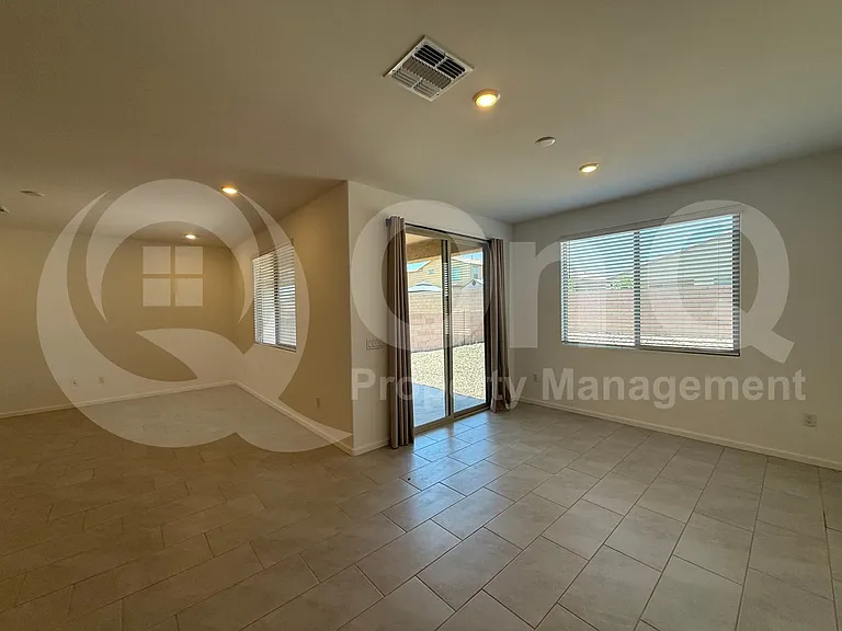 6704 E Caminito La Piscina — Photo 8