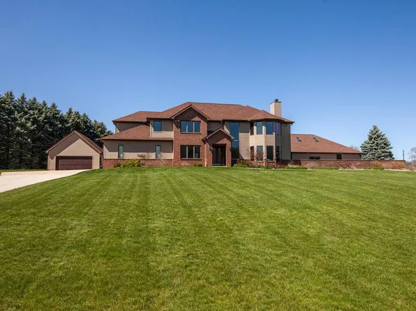 N3W28808 Sylvan TRAIL, Waukesha, WI 53188