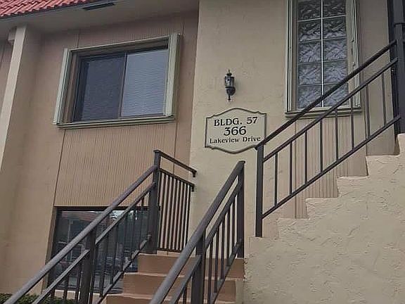 3rd image of 366 Lakeview Dr APT 202