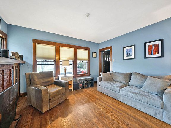 4th image of 904 N Taylor Ave