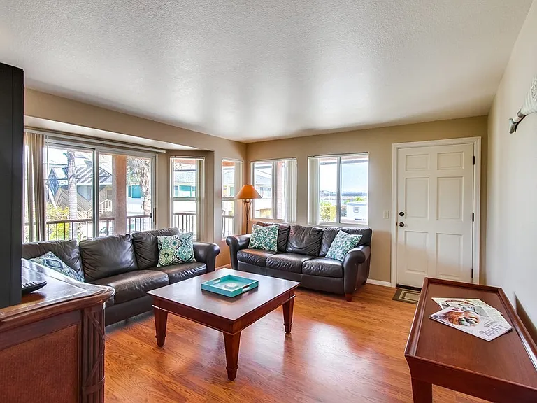 831 Allerton Ct — Photo 31
