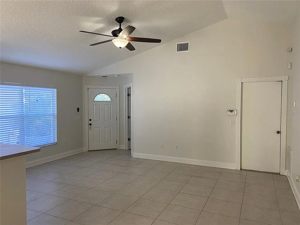 3 bed, 2.0 bath, 1322 sqft, $1,950 — Photo 3