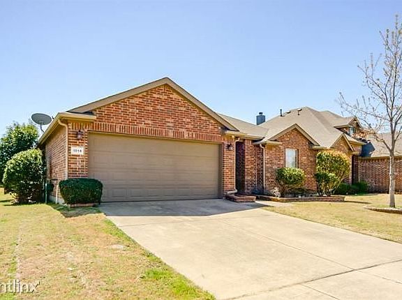 3rd image of 1014R Lake Grove Dr