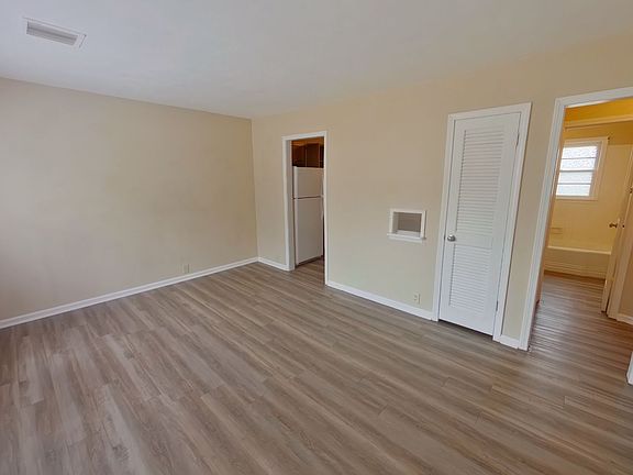 2nd image of 1548 N Pinecrest Ave