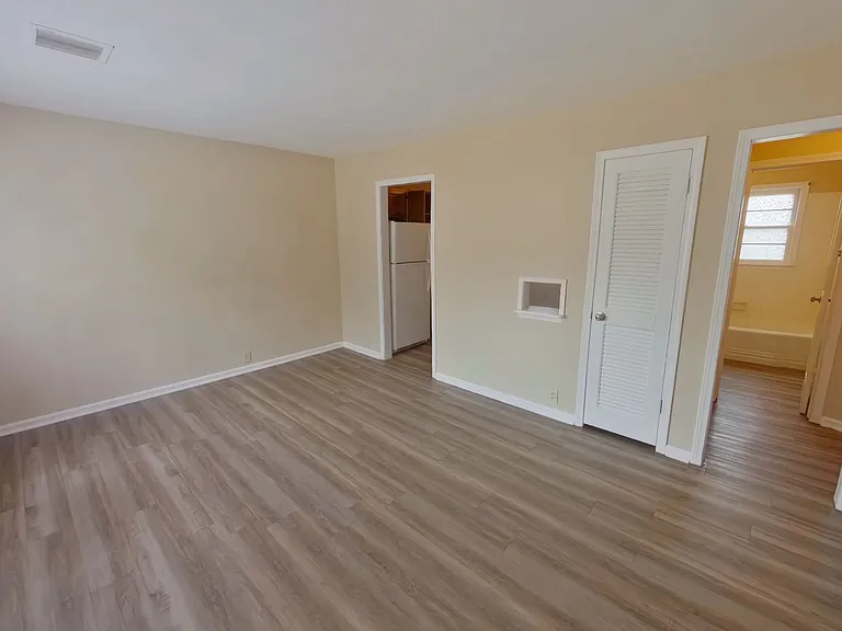 1548 N Pinecrest Ave — Photo 2