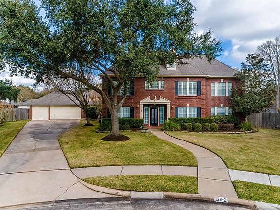 The long, extra wide driveway leading to the 3 car garage offers plenty of off street parking for homeowners and guests.
