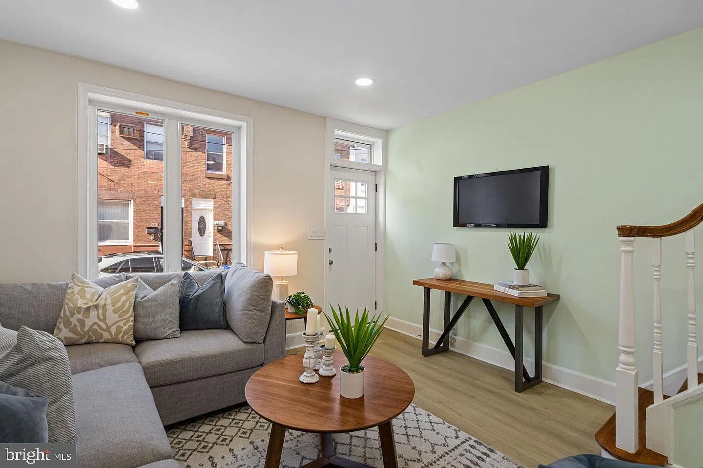 3 bed, 1.5 bath, 1250 sqft, $2,000 — Photo 1