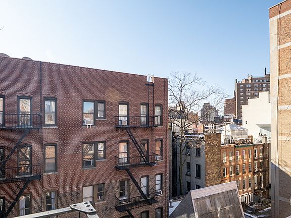5th image of 204 W 14th St APT 6A