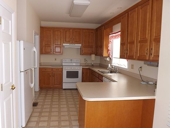 4th image of 69 Wynndemere Ct