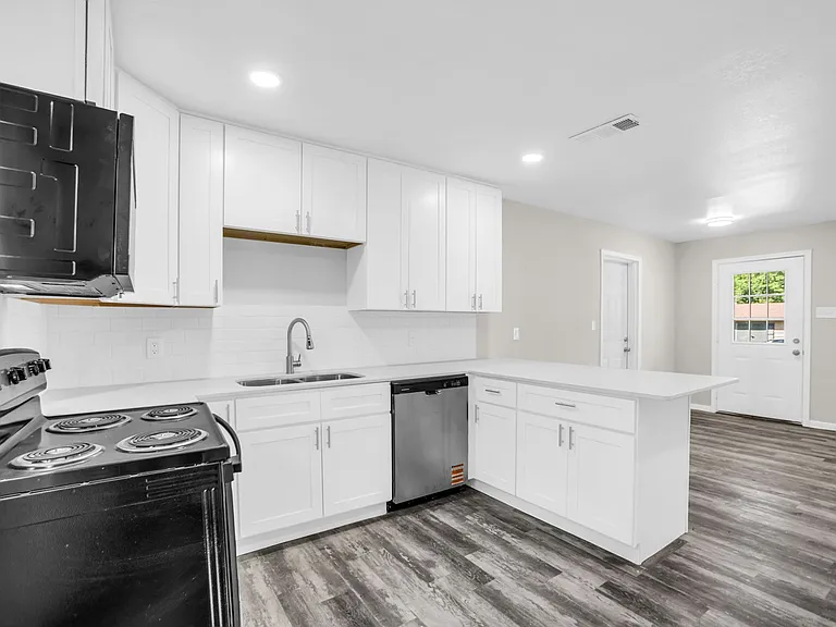 125 Vandenburg Dr — Photo 8