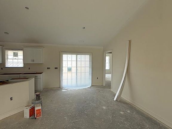 4th image of 374 Three Curve Rd. #Cedar 3