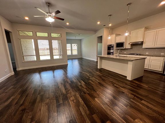 3rd image of 805 Overton Ave