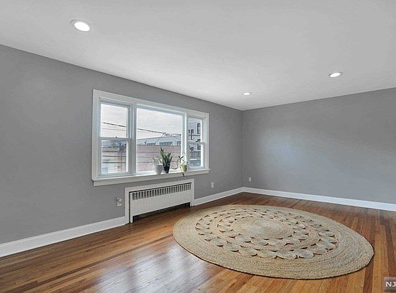 4th image of 41 Magnolia St Floor 2