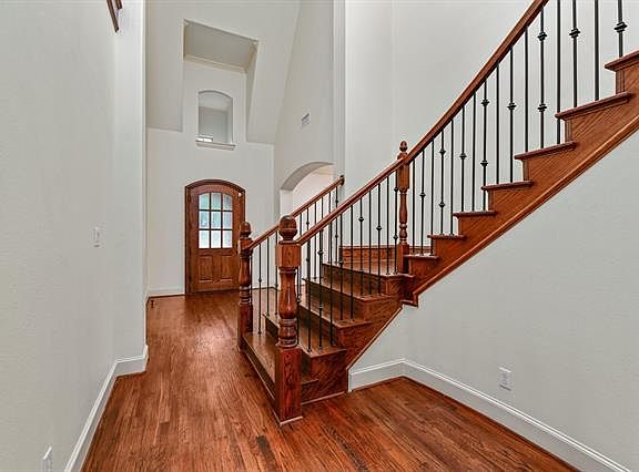 4th image of 8401 Buffalo Dr