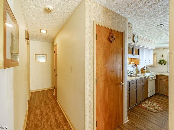 3rd image of 3842 Edgewood Dr