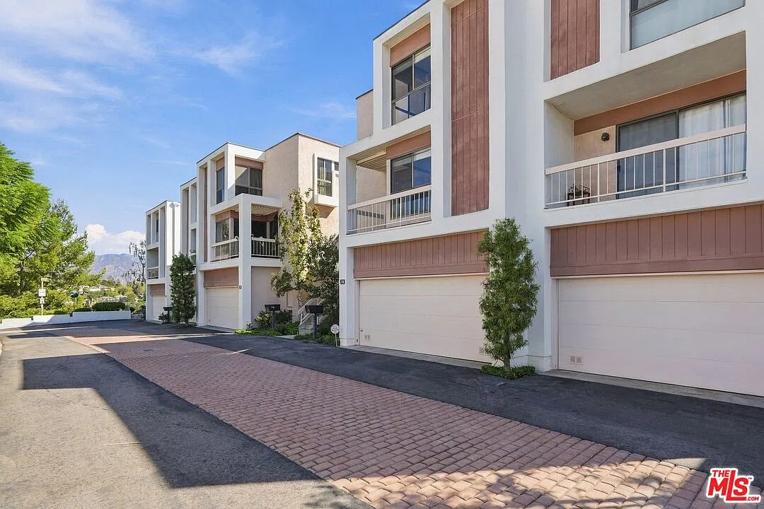 3 bed, 3.0 bath, 1649 sqft, $4,500 — Photo 3