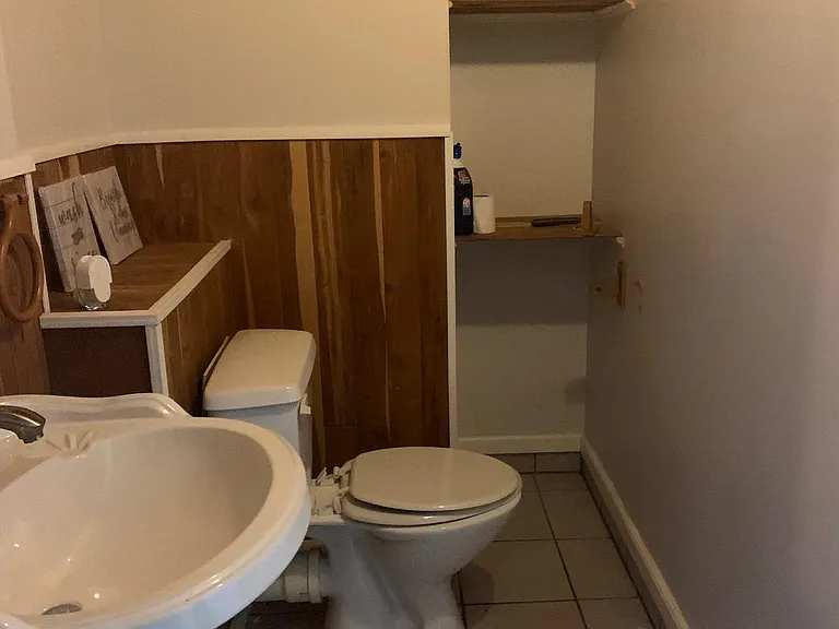 8401 Pioneer Dr — Photo 9