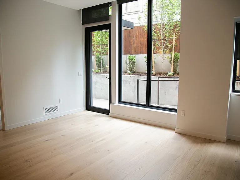 2871 SE Division St — Photo 28
