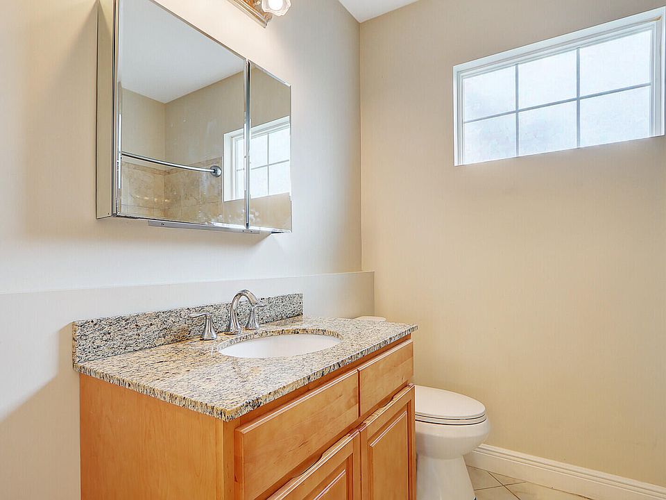 1st image of 17580 Cinquez Park Road E