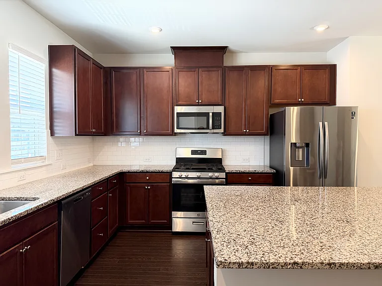1065 Larabee Ln — Photo 11