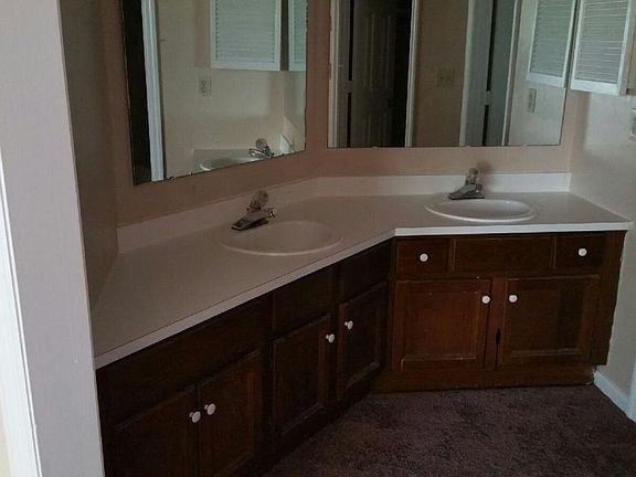 Main Bedroom Vanity Area