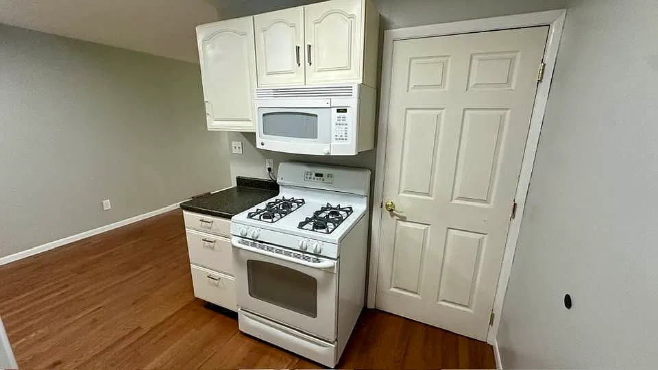 2 bed, 832 sqft, $1,100 — Photo 3