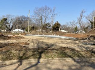 1175 SW Seabrook Ave, Topeka, KS 66604