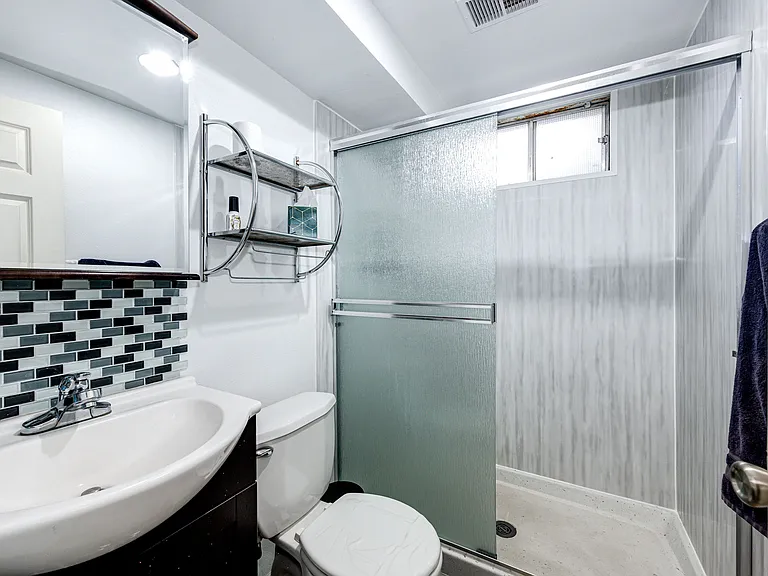 784 Urban St #B — Photo 6