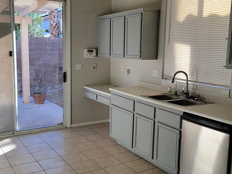 10131 Sparrow Ridge Ave — Photo 15