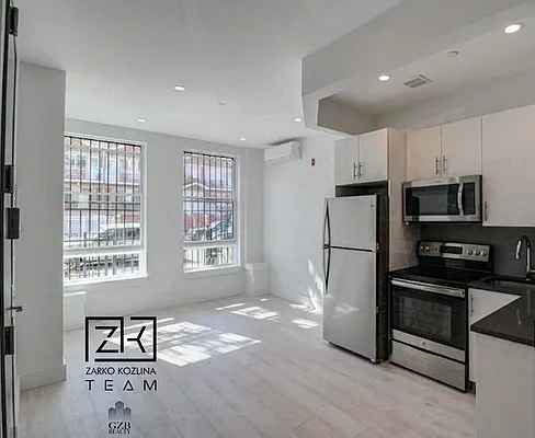 Rented by Avenues Real Estate | media 16