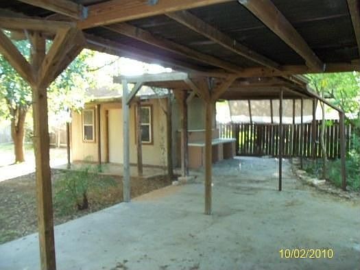 5th image of 702 W Lucille St