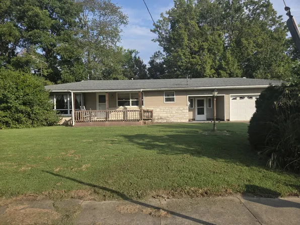 201 E 2nd St, Grand Chain, IL 62941