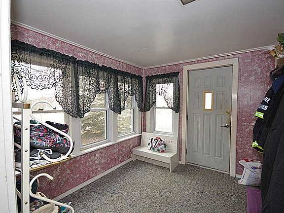 2nd image of 604 Murray St