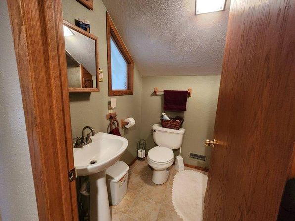24 McGinleys, Lemoyne, NE 69146