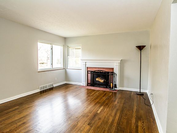 3rd image of 632 Cherry Dr