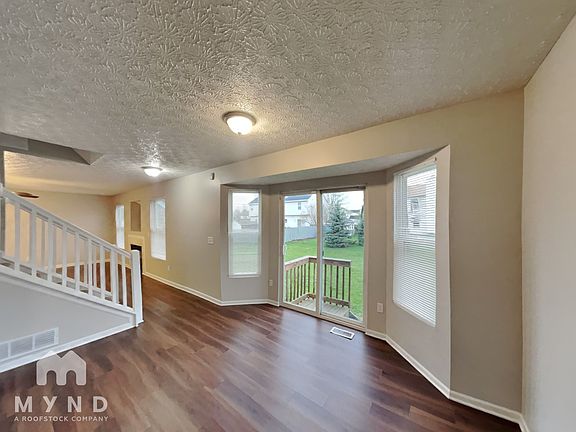 5th image of 585 Allis Pl E
