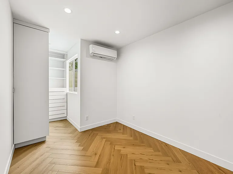 6327 Babcock — Photo 14