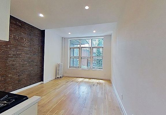 5th image of 218 E 84th St APT 2C