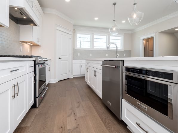 virginia-beach-virginia-402647318 picture