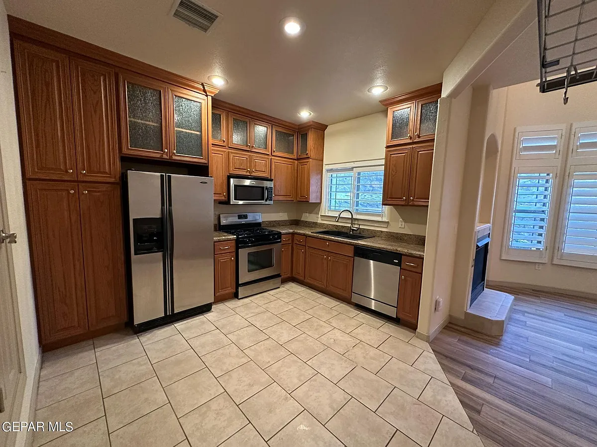 Building Photo - 5939 Bandolero Dr #I